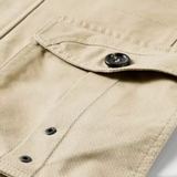 Elegantiškas paltas su keliais kišenėmis