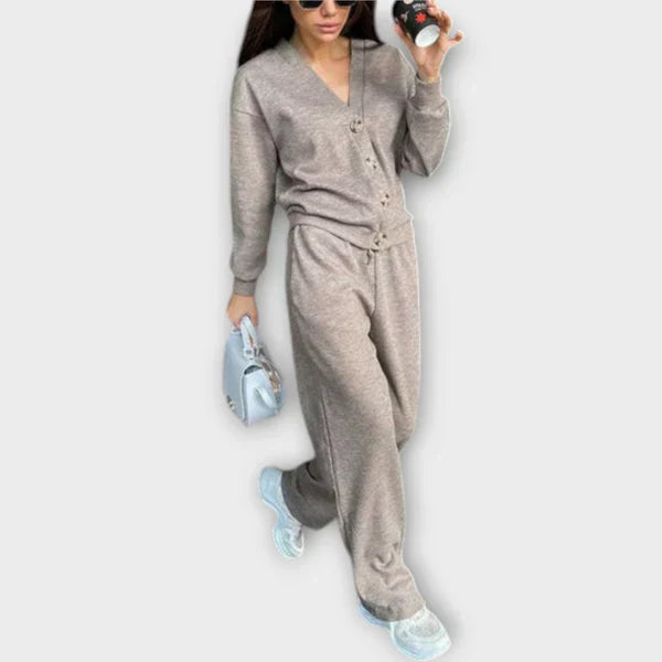 Ilgomis rankovėmis bluzonas ir kelnės