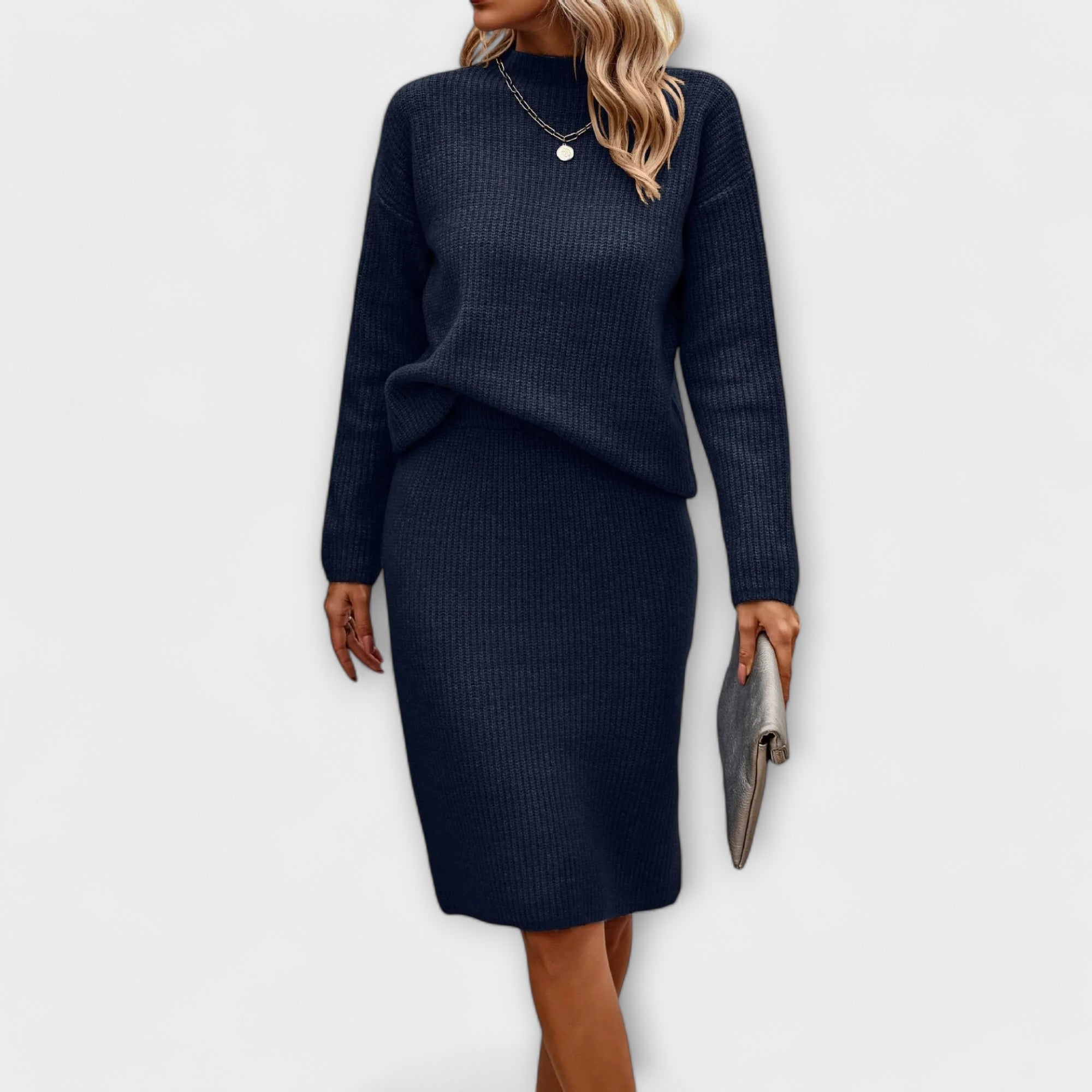 Dviem dalimis: megztinis ir sijonas