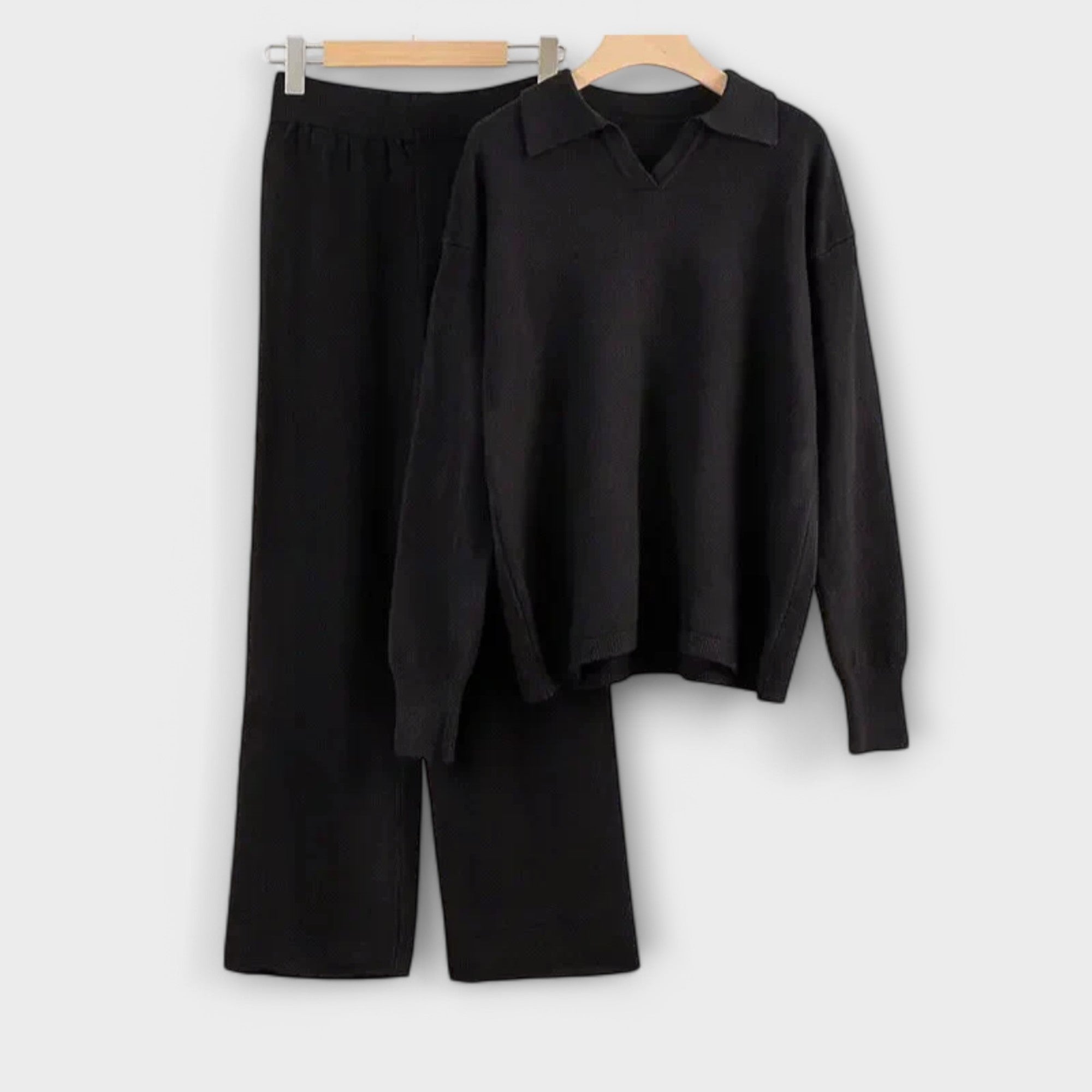 Moteriškas kostiumas