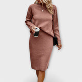 Dviem dalimis: megztinis ir sijonas