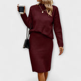 Dviem dalimis: megztinis ir sijonas