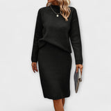 Dviem dalimis: megztinis ir sijonas